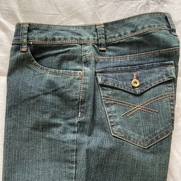 Like new boot cut jeans- size 8 average - Picture 12 of 14